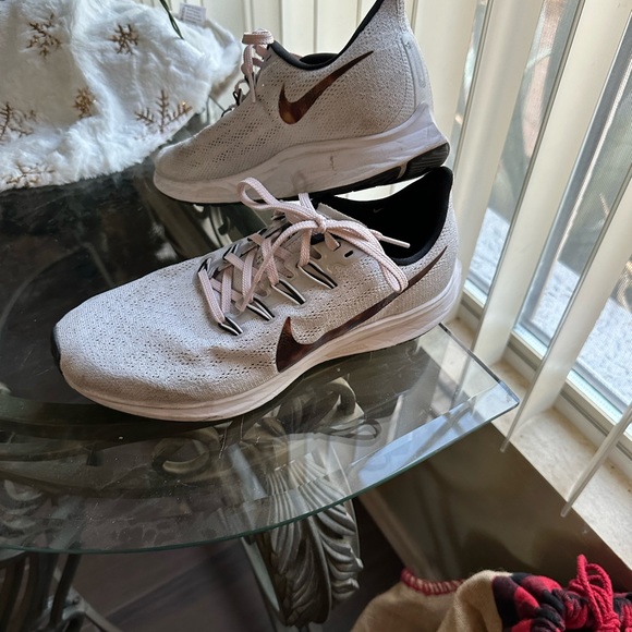 Nike - Picture 8 of 9